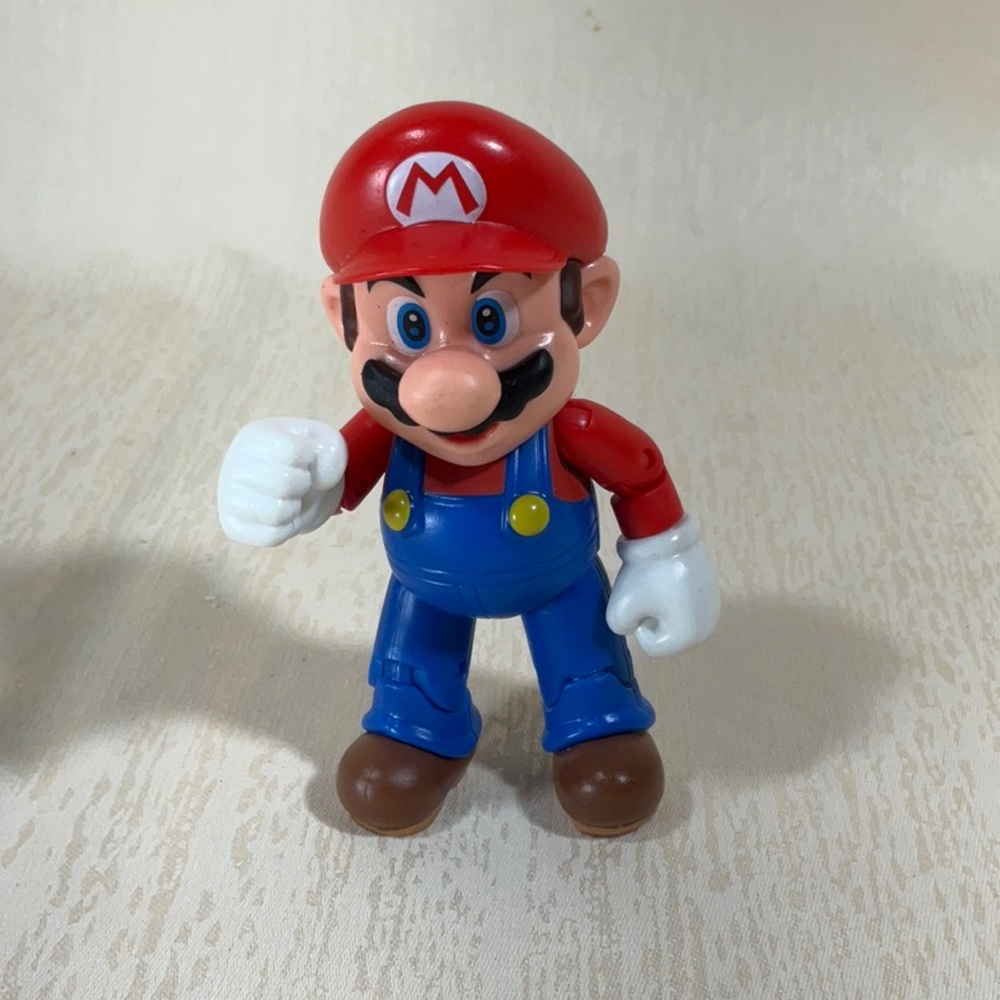 Super Mario Collectible Mario 4" Poseable Articulated Action Figure